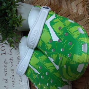 CROCS PALMS! SUPER STYLISH! MUST HAVE!